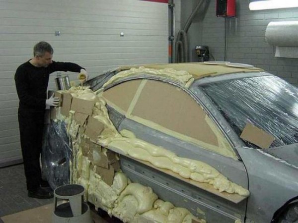 coche-deportivo-con-espuma-poliuretano-04