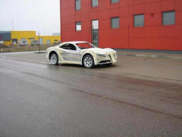 coche-deportivo-con-espuma-poliuretano-17