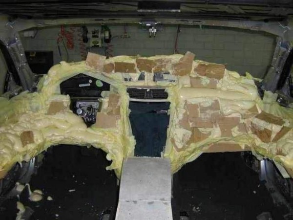 coche-deportivo-con-espuma-poliuretano-22