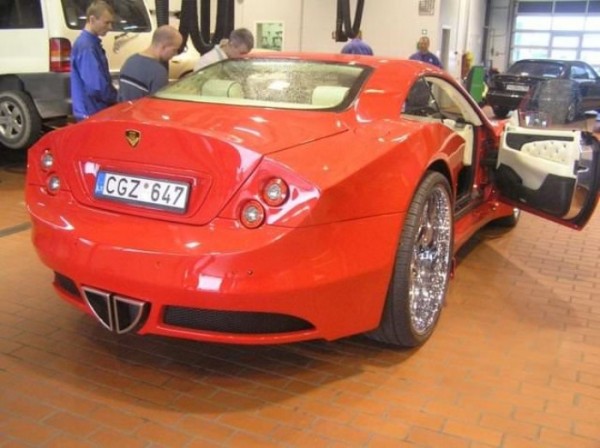coche-deportivo-con-espuma-poliuretano-28