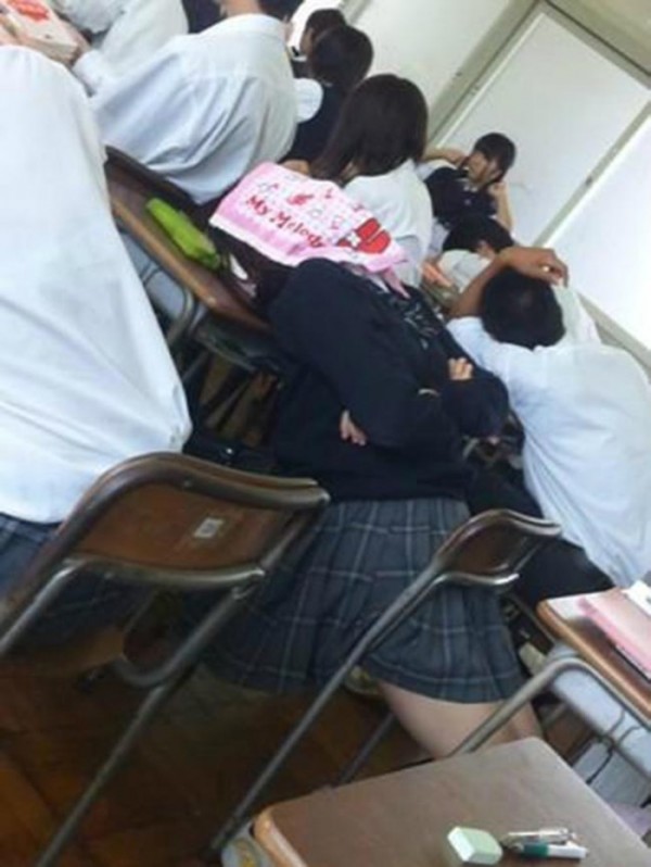 estudiantes-japoneses-divirtiendose-10
