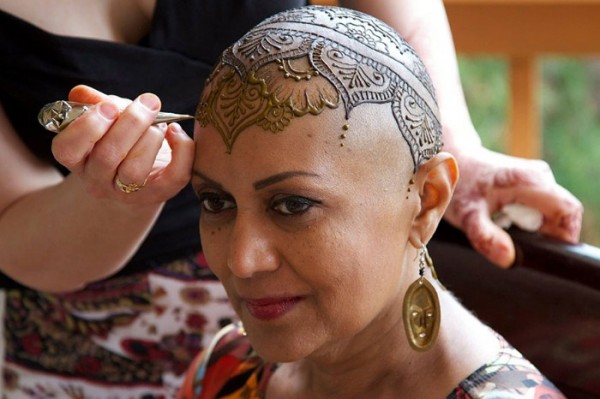 tatuajes-temporales-de-henna-para-pacientes-de-cancer-00