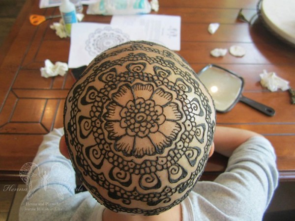tatuajes-temporales-de-henna-para-pacientes-de-cancer-09