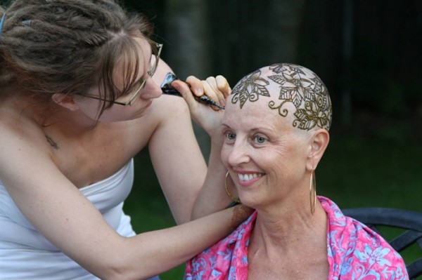 tatuajes-temporales-de-henna-para-pacientes-de-cancer-13