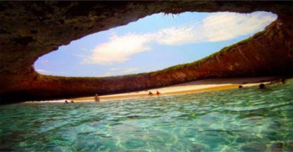 mexico-marietas-playa-del-amor-03