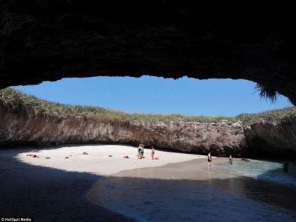 mexico-marietas-playa-del-amor-07